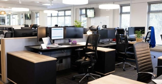 Bureaux vides, bilans sauvés : le pari gagnant du travail hybride !