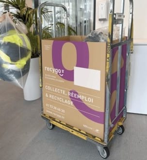 La Poste crée la première filière française de recyclage de vêtements professionnels