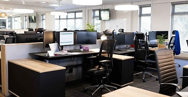 Bureaux vides, bilans sauvés : le pari gagnant du travail hybride !