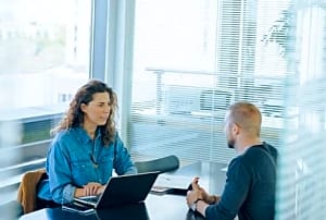 Comment bien recruter et fidéliser son VRP ?