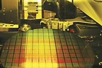 Micro-électronique : en 2014, les puces mémoire doperont les  [...]