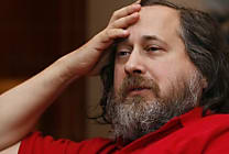 Pour R. Stallman, les OS de Microsoft, Apple et Google sont des malwares
