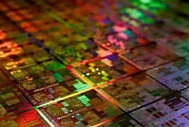 Semi-conducteurs : le dollar fort plombe le marché, Intel  [...]