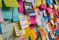 Le mur de Post-it, la réponse « low-tech » aux tweets de Trump