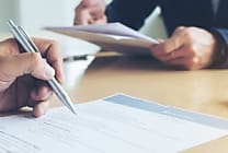 La Covid-19 plombe les transactions d'entreprise
