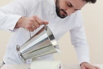 Boursin propose une bûche de Noël salée en édition limitée