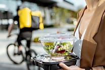La crise sanitaire attise la guerre de la livraison de repas à domicile