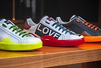 Sneakers : Quand les marques surfent sur le business de  [...]