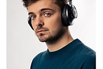 Le DJ Martin Garrix monte le son avec JBL
