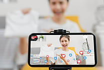 [Tribune] Live Shopping : le nouveau format qui fait rêver les marques.