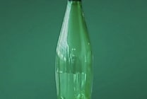 Perrier présente sa bouteille recyclée grâce à des enzymes