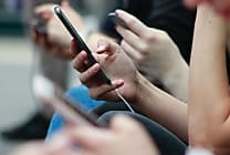 iAdvize acquiert Aploze pour se lancer dans le live shopping