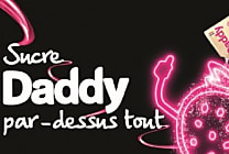 Daddy met le paquet pour sucrer le plastique de ses emballages