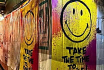 Comment Smiley réaffirme son rôle d'icône de la pop-culture ?