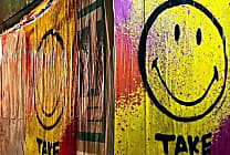 Comment Smiley réaffirme son rôle d'icône de la pop-culture ?