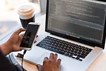 Work Trend Index : le travail hybride mis à (rude) épreuve