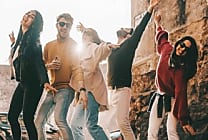 Les 18-25 ans, optimistes et engagés