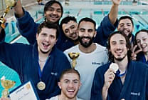 Allianz France apprend aux jeunes à nager avec l'influenceur Michou