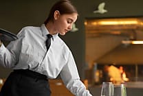 Comment l'IA va révolutionner l'hôtellerie-restauration et le parcours client