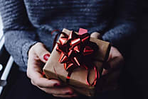 Fête des Mères : Les Français plébiscitent la livraison pour offrir des cadeaux
