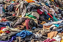 En interdisant sa publicité, l'État veut ralentir la fast fashion