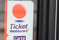 Titres-restaurant : un avantage plébiscité mais à bout de souffle ?