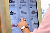 Zoom sur 6 innovations phygitales qui secouent l'expérience client