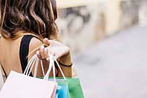 Soldes d'été 2025 : Les Français prêts à dépenser 233 euros en moyenne