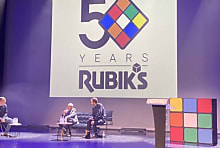 Le Rubik's Cube a 50 ans... et toutes ses dents !