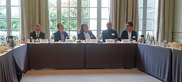 De gauche à droite : Pascal Lecoq, HP France, Nicolas Frapard, HGST, José Diz, animateur du Club de la presse informatique B2B, Mokrane Lamari, Equinix, et Édouard Ly, Oxalide.