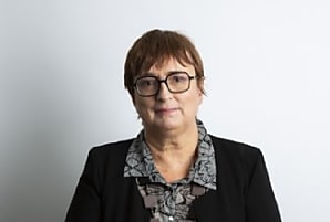 Trophées 2023: Laurence Laroche, Directrice des Achats - La  [...]