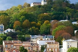 Suresnes modernise la relation citoyenne grâce à l'IA et NXO