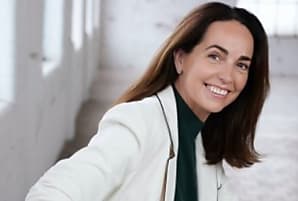 Sarah Friar, CFO d'OpenAI, fine stratège en IPO et levées de  [...]