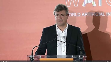 Philippe Rambach, Chief AI Officer de Schneider Electric, lors de son intervention au WAICF 2024 à Cannes © DR