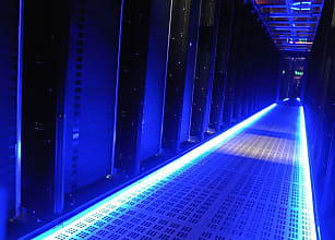 Une allée 'confinée' dans un datacenter Equinix.