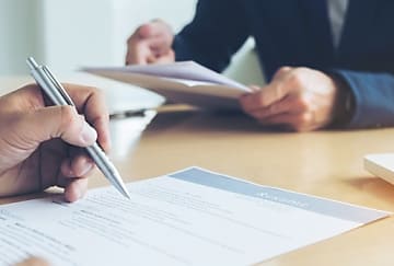 La Covid-19 plombe les transactions d'entreprise