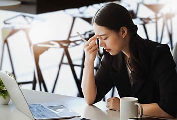 Le présentéisme persiste chez les salariés malgré l'adoption du télétravail