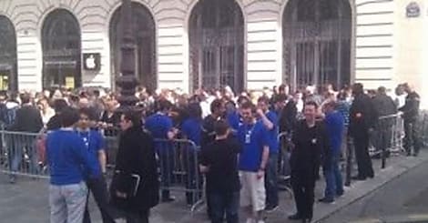 La folie iPad 2 attire les convoitises à l'Apple Store Opera Paris