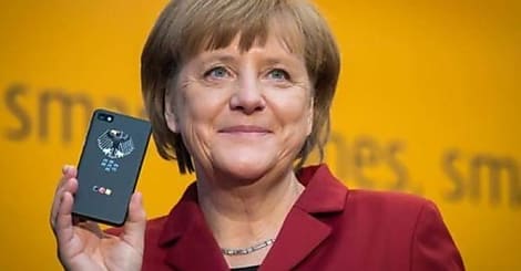 Effet Snowden : Angela Merkel troque son iPhone pour un Blackberry