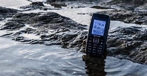 Les téléphones mobiles classiques font de la résistance