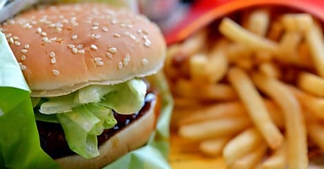 Vaisselle réutilisable : quels impacts a-t-elle sur la perception des enseignes de restauration rapide ?