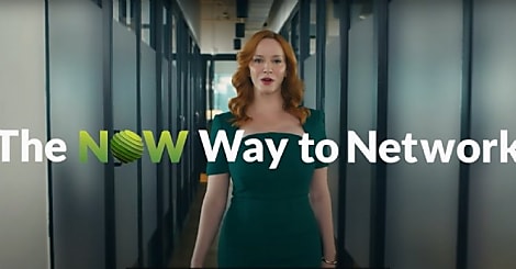 [Campagne BtoB] Juniper Networks s'associe à Christina Hendricks pour présenter sa nouvelle plateforme