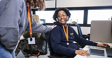 Externalisation inclusive : Handicall rejoint le groupe Finare