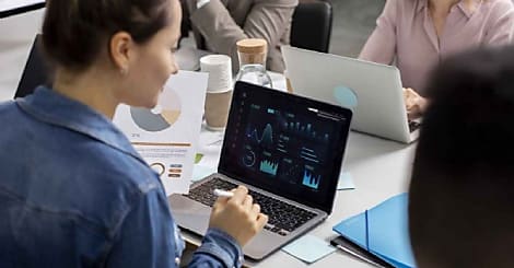 Formation Data Analyst : comment réussir sa reconversion professionnelle