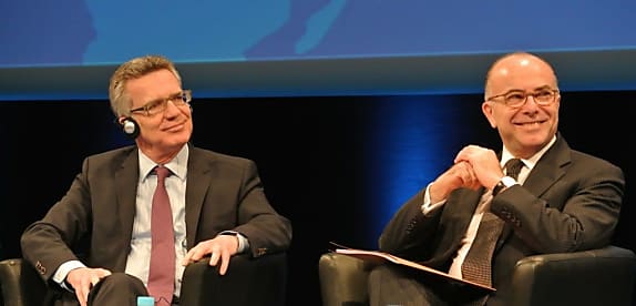 Thomas de Mazière et Bernard Cazeneuve au FIC 2015.