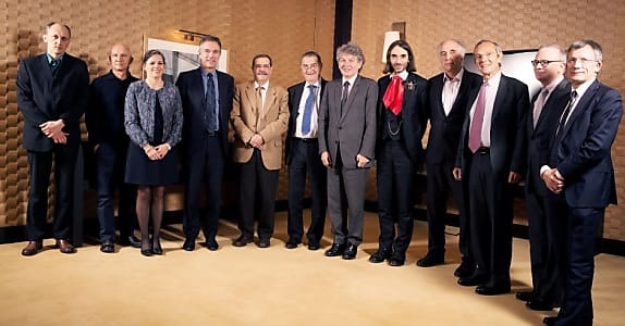 Autour de Thierry Breton, le comité scientifique de Quantum. Philippe Duluc est le 1er en partant de la droite.