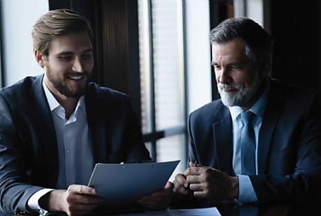 Dans quels cas le juge peut-il contrôler ou modifier le prix dans les contrats commerciaux ?