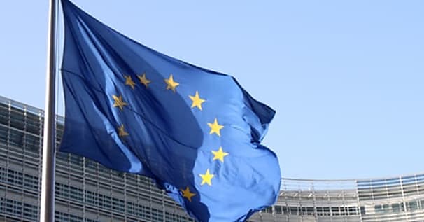 SFR attaque à Free Mobile et Orange devant l'Europe