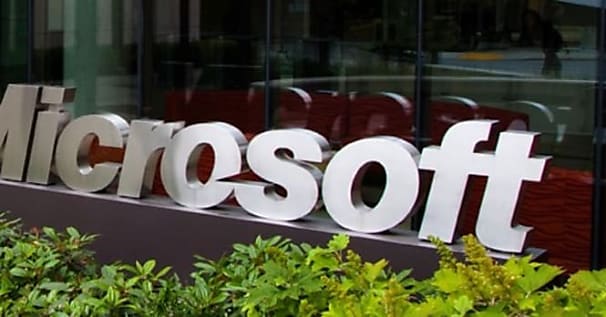 Microsoft plombé par Nokia, mais croit dans le Cloud et Surface