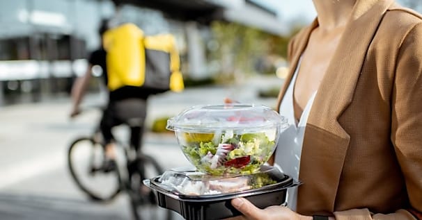 La crise sanitaire attise la guerre de la livraison de repas à domicile